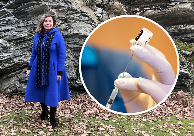 Bild på Kristina Nyckelgård och en spruta som görs redo för vaccinering
