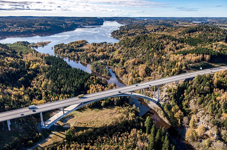 Bild över motorvägsbron över Örekilsälven