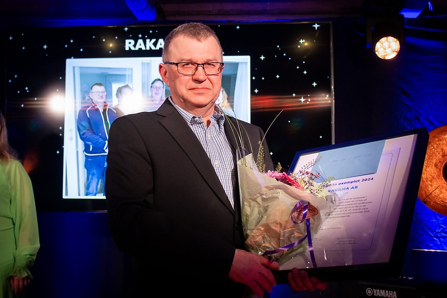 Bilden visar pristagaren för Det goda exemplet, Rakama AB, Hedekas