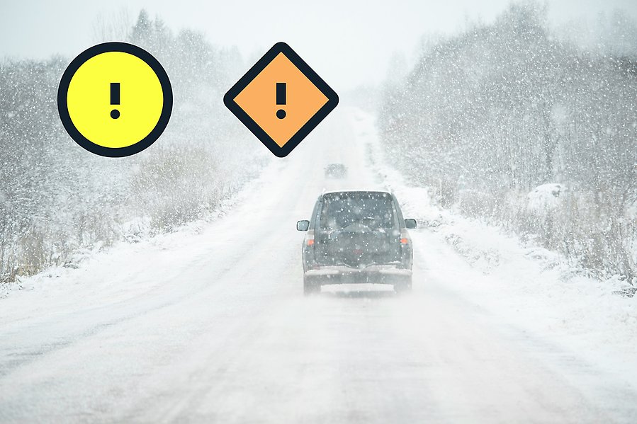 Bilar på en väg med kraftigt snöfall. I förgrunden ikoner för gul och orange vädervarning.