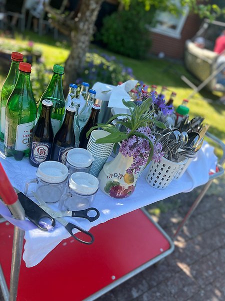 Boende och anhöriga har trädgårdsfest på Allégården