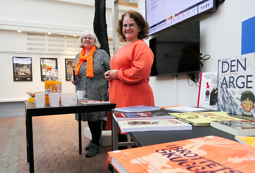 Orange day uppmärksammas med boktips och information.