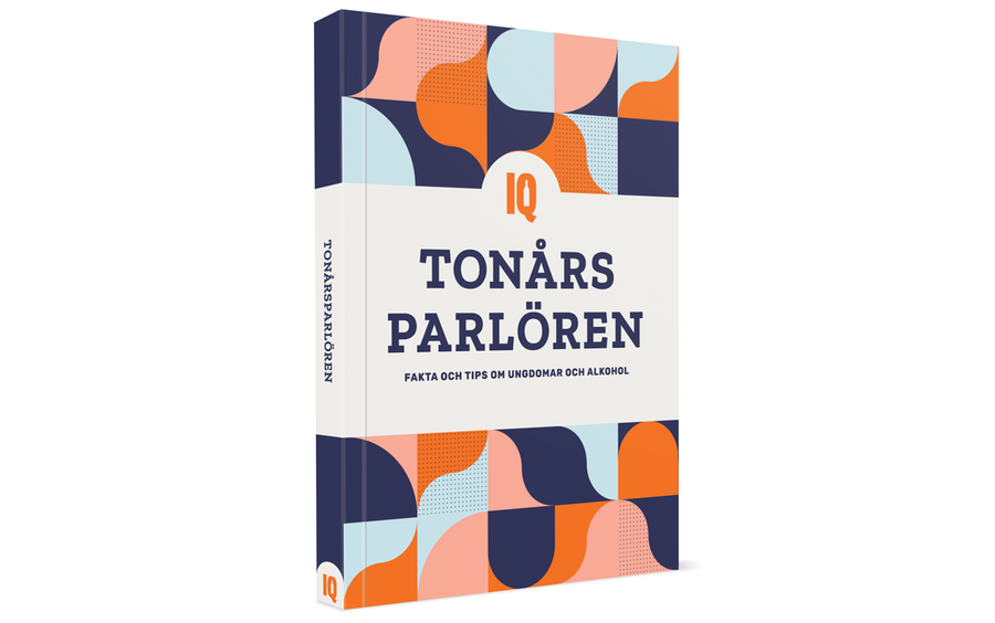 En mönstrad bok på en bok där det står IQ och tonårsparlören.