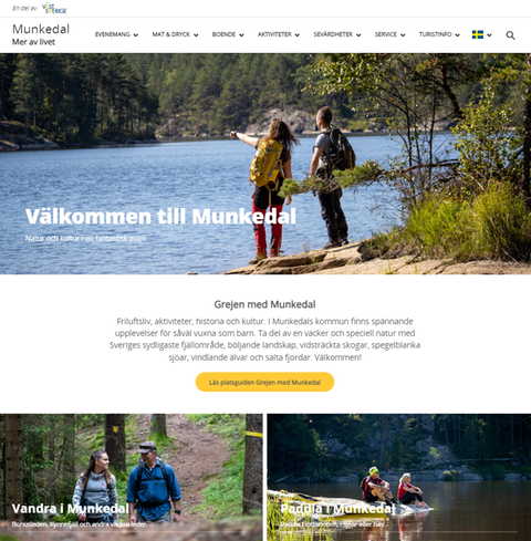 Skärmklipp av startsidan på vastsverige.com/munkedal där olika bilder över Munkedals kommun syns. Bland annat två personer som står vid en sjö, två personer som vandrar på Bohusleden samt två personer som sitter på en klippa vid en paddlingsled. Det står även Välkommen till Munkedal, Vandra i Munkedal samt Paddla i Munkedal.