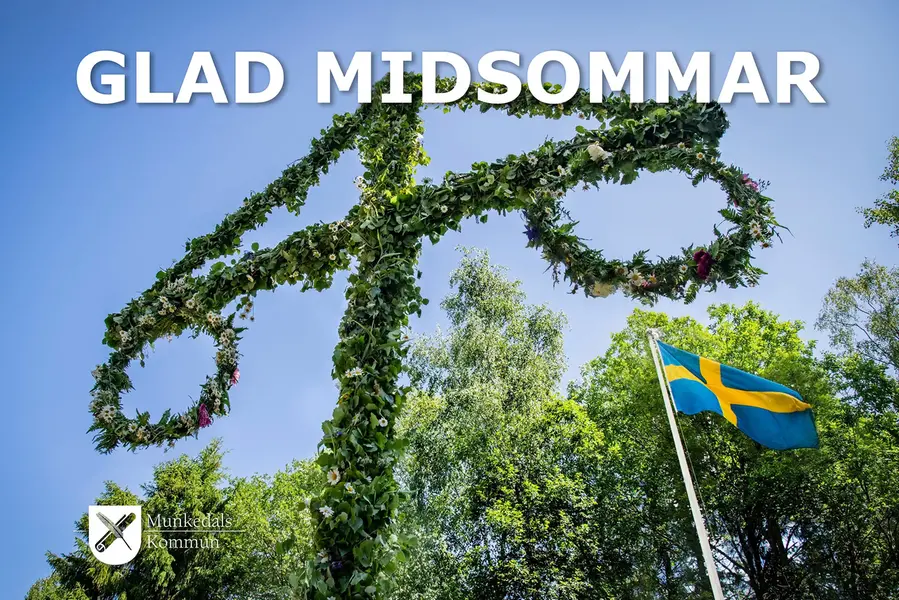 En midsommarstång och texten Glad midsommar